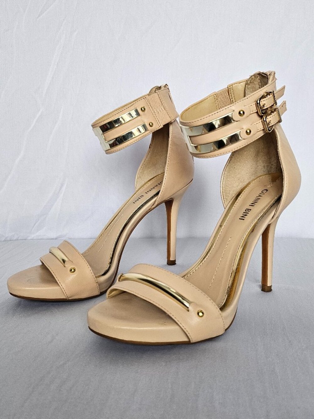 Gianni Bini | Nude Strappy Heels | Gold Ankle Cuff | Size 6